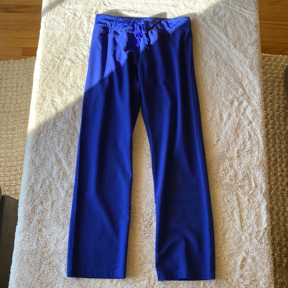 Figs Livingston Royal blue size small scrub pant